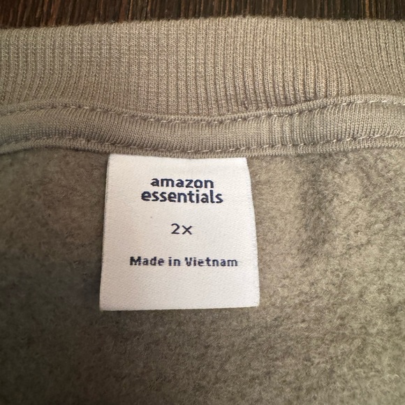 Amazon Essentials Women’s French Terry Fleece Sweatshirt - Picture 6 of 6